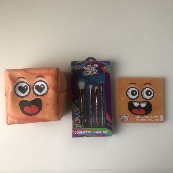 Cinnamon Toast Crunch Set: Eyeshadow Palette, Makeup Brushes, & Cosmetic Bag - Picture 11 of 11
